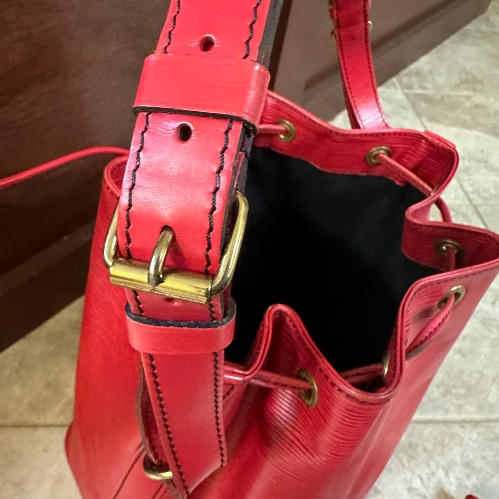 🌸🌸🌸Authentic Louis Vuitton Leather LV Petit Noe Red Epi - Picture 11 of 12